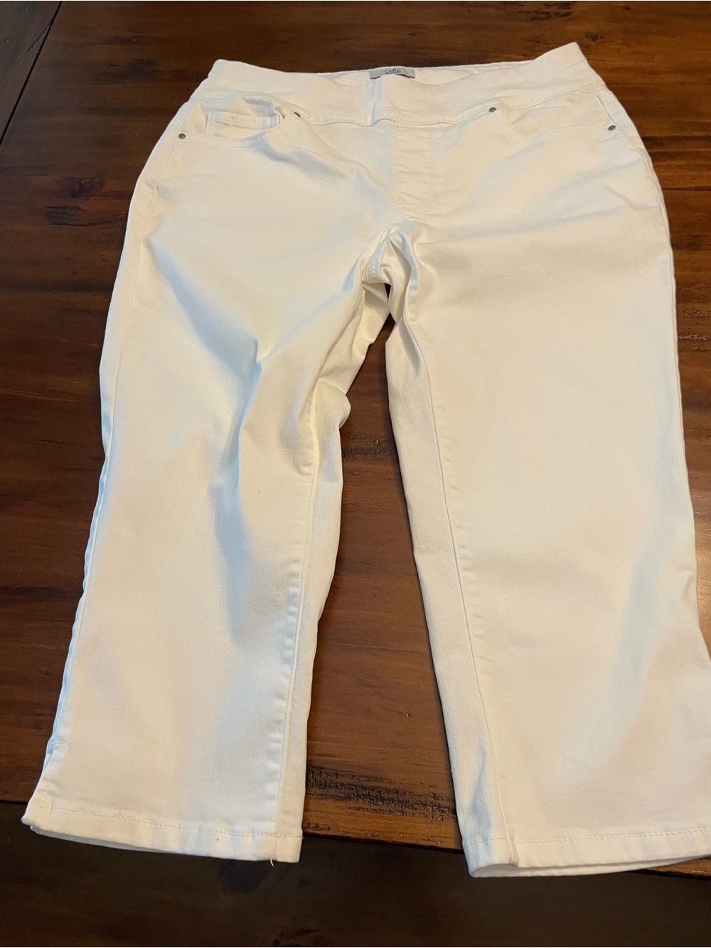 Croft and Barrow Women’s White Cropped Jeans Size 10